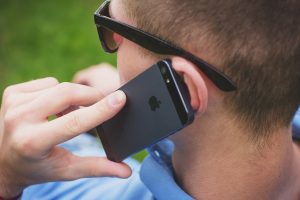 Blinde met telefoon