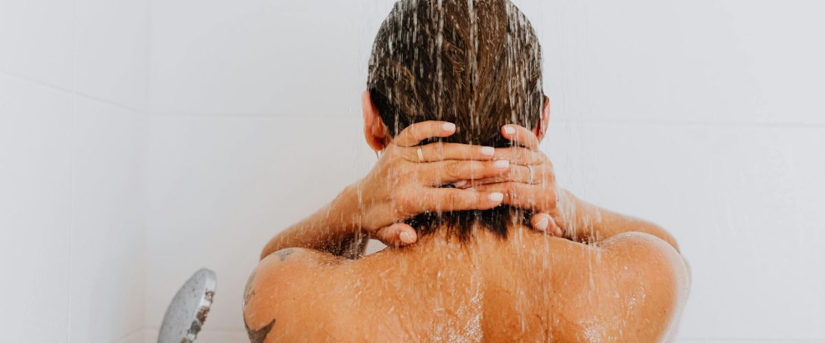 Blinde onder douche